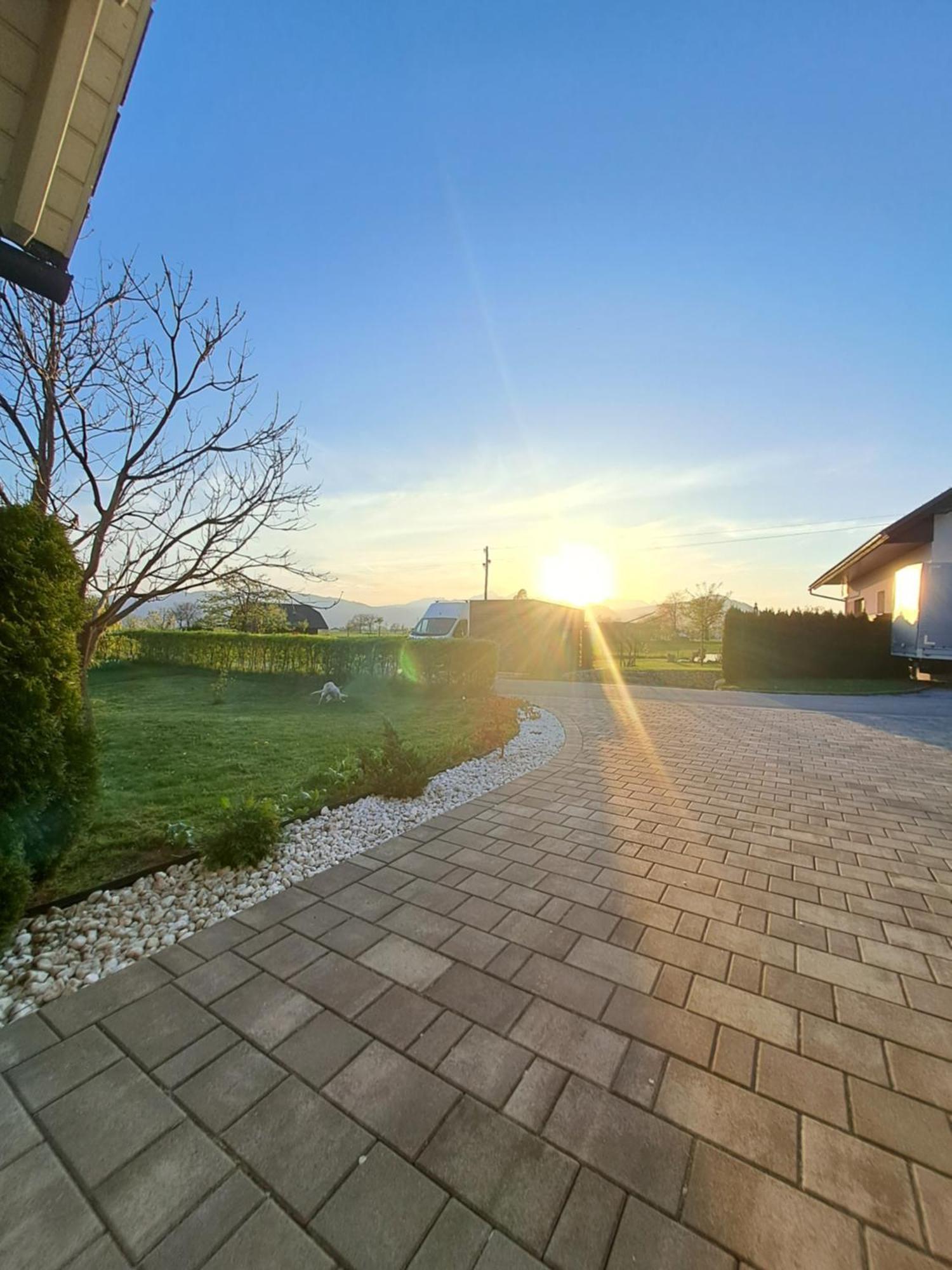 Bella Apartment Zirovnica Buitenkant foto