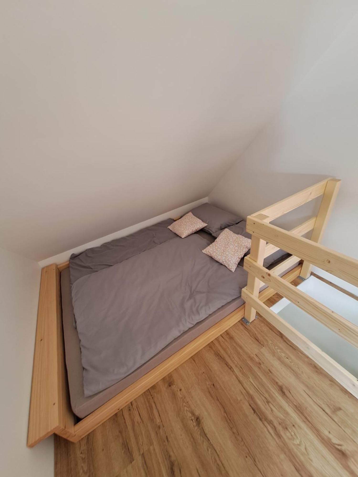 Bella Apartment Zirovnica Buitenkant foto