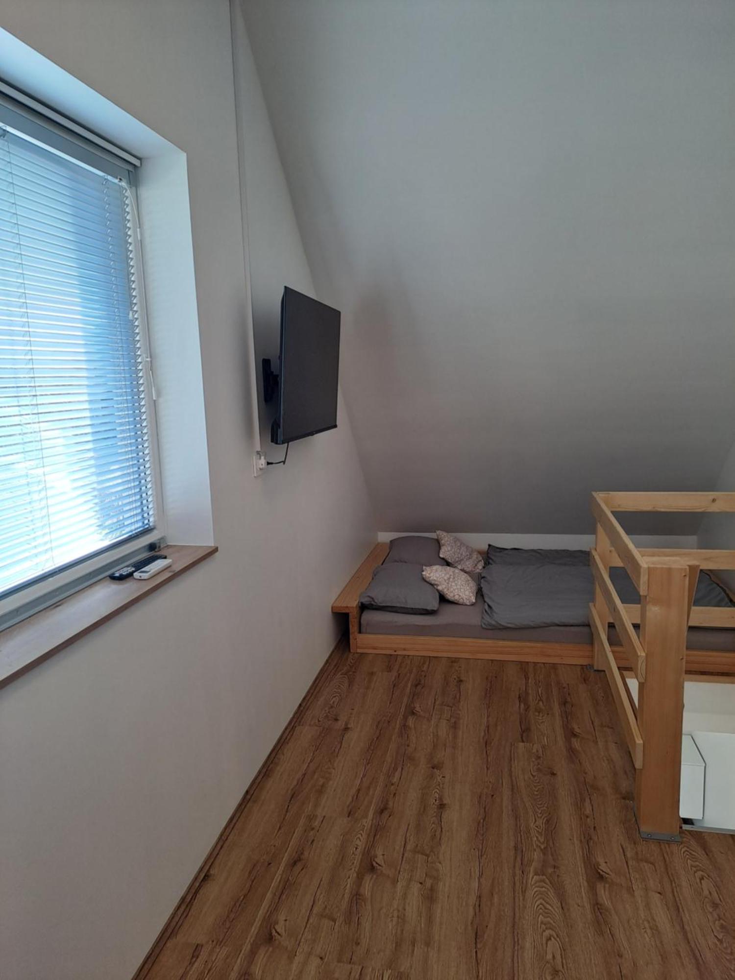 Bella Apartment Zirovnica Buitenkant foto