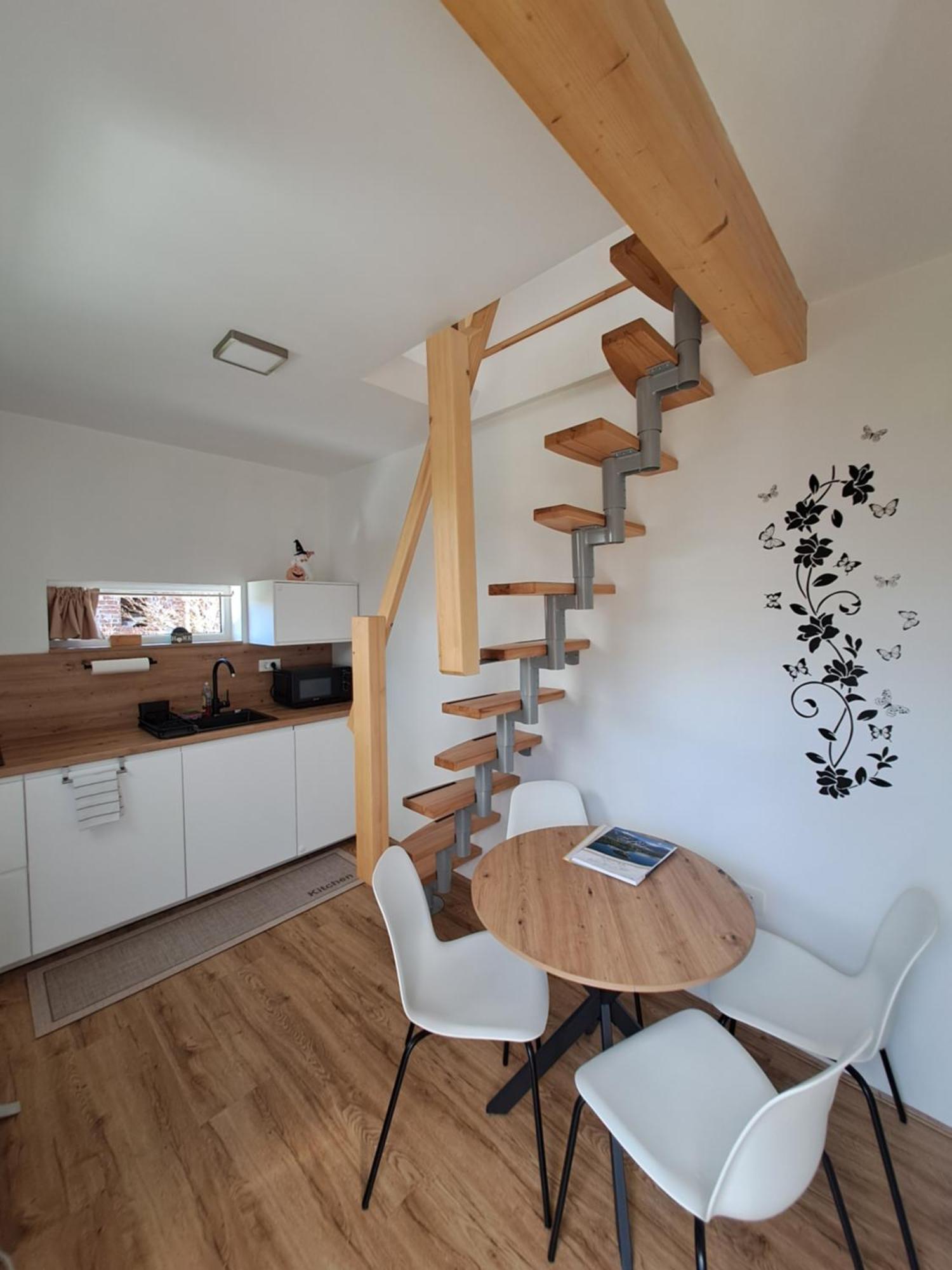Bella Apartment Zirovnica Buitenkant foto